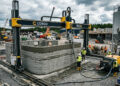 Com impressoras 3D gigantes que usam concreto real, a COBOD reduz em 60% o desperdício de material na construção de residências