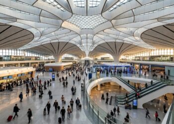 Com terminal de 700 mil m² em formato de estrela-do-mar, o aeroporto Daxing virou uma das estruturas mais ambiciosas da aviação chinesa
