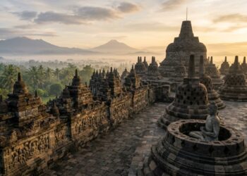 Borobudur transforma peregrinação em narrativa de pedra