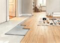 Quanto custa colocar piso laminado em um apartamento de 50 m² em julho de 2026 com manta, rodapé e acabamento nas portas