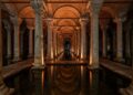 Com 336 colunas escondidas sob Istambul, a Cisterna da Basílica parece um palácio subterrâneo criado para guardar água
