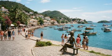 A vila de pescadores sem luz elétrica que Brigitte Bardot transformou na Saint-Tropez brasileira