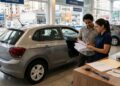 Quanto custa comprar um carro zero em 2026 além do preço anunciado pela concessionária