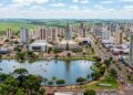 O nome nasceu de um ninho de cobras: a Capital do Oeste Paranaense guarda um lago de 39 hectares no centro