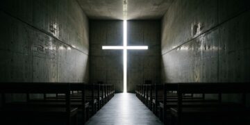 A Igreja da Luz transforma uma caixa de concreto em um dos encontros mais intensos entre sombra e claridade