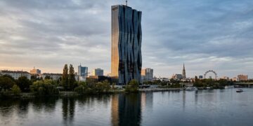 A torre de 220 metros que desafia o vento por ser quase 10 vezes mais alta do que sua largura estrutural