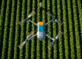 Piloto de drone agrícola saiu do hobby e entrou nas fazendas com pulverização, mapeamento e tecnologia que promete economizar tempo no campo