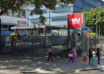 Ânima (ANIM3) despenca 30% após compra da FMU; BTG rebaixa ação