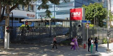 Ânima (ANIM3) despenca 30% após compra da FMU; BTG rebaixa ação