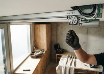 Quanto custa automatizar as cortinas da casa e abrir todos os quartos pelo celular