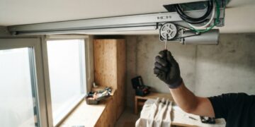 Quanto custa automatizar as cortinas da casa e abrir todos os quartos pelo celular