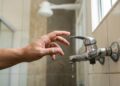 Pequenos choques no chuveiro e falhas elétricas