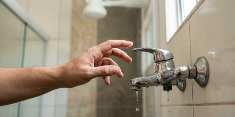 Pequenos choques no chuveiro e falhas elétricas