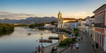 A cidade mais antiga do Paraná guarda o maior porto graneleiro da América Latina e a primeira igreja do Sul do Brasil