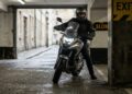 Honda NC750X 2026 facilita manobras e amplia o conforto