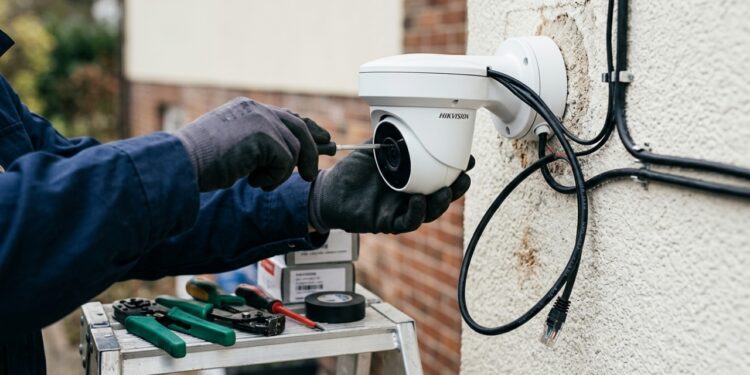 O que faz um instalador de CFTV, alarmes e controle de acesso