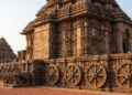 Com 24 rodas de pedra de 3 metros, o Templo do Sol transforma um edifício religioso em uma carruagem monumental
