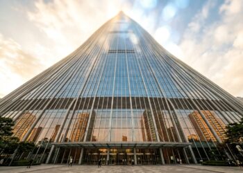 Com 555 metros de altura, a Lotte World Tower afina o horizonte de Seul com 123 andares empilhados sobre uma cidade densa