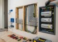 Quanto custa refazer a instalação elétrica de uma casa de 70 m² em julho de 2026 com quadro novo, tomadas e disjuntores
