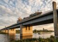 Ponte aquática de Magdeburg sobre o rio Elba