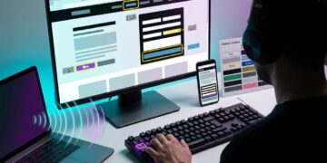 Especialista em acessibilidade digital testa sites e aplicativos para encontrar barreiras que excluem milhões de usuários