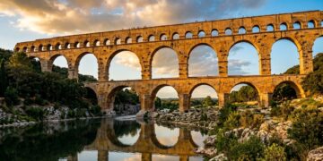 Há quase 2 mil anos, o Pont du Gard sustentou um canal a quase 49 metros do rio