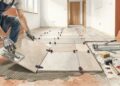 Quanto um pedreiro cobra para assentar porcelanato em uma sala de 20 m² em 2026, e por que peça grande exige mais do que argamassa