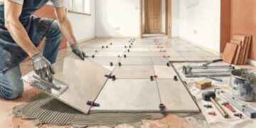 Quanto um pedreiro cobra para assentar porcelanato em uma sala de 20 m² em 2026, e por que peça grande exige mais do que argamassa