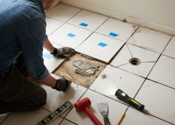 O som oco sob o porcelanato pode ser o primeiro aviso de que peças grandes começarão a trincar ou se soltar