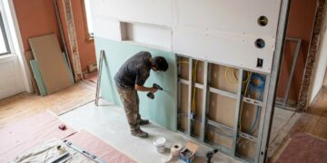 Com obra seca, parede pronta em poucas horas e menos sujeira no apartamento, instalador de drywall virou alternativa rápida à alvenaria tradicional