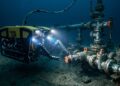 Piloto de ROV comanda robôs no fundo do mar para inspecionar estruturas que nenhum trabalhador consegue alcançar com facilidade