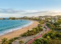 28 km de litoral, 15 praias e o 3º melhor IDH do Rio: a cidade que cresceu 48% sem perder o pé na areia