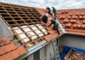 Quanto custa trocar o telhado de uma casa de 100 m² em 2026, telha barata pode sair cara se a estrutura estiver comprometida