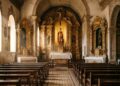 A 80 km de São Paulo e com passeio de Maria Fumaça: a única igreja do Brasil com uma imagem de São Longuinho em altar fica nessa cidade paulista