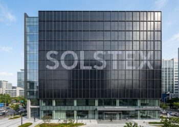 Inovador sistema de fachada fotovoltaica gera energia limpa nas paredes de prédios comerciais e reduz em 30% a conta de eletricidade