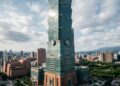 Construída para resistir a terremotos frequentes, a Taipei 101 esconde uma esfera de 660 toneladas que balança para manter o prédio estável