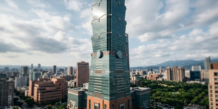 Construída para resistir a terremotos frequentes, a Taipei 101 esconde uma esfera de 660 toneladas que balança para manter o prédio estável