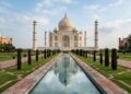 Taj Mahal transformou mármore branco, simetria e pedras lapidadas em uma obra que atravessa séculos