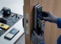 Quanto custa instalar uma fechadura digital e quais portas exigem adaptação antes da troca