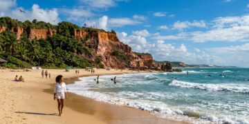 A 4ª praia mais desejada do Brasil fica a 75 km de Natal e fascina com 11 faixas litorâneas protegidas por imponentes falésias de 40 metros de altura