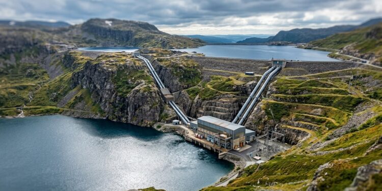 Com 2 reservatórios, túneis e turbinas reversíveis, usina de bombeamento funciona como uma bateria de água capaz de guardar energia solar e eólica
