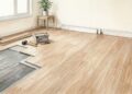 Quanto custa colocar piso vinílico em um apartamento de 45 m² em julho de 2026 com manta, cola, rodapé e mão de obra