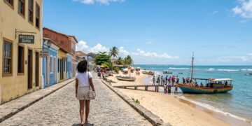 Porta de entrada para baleias jubarte e o primeiro Parque Nacional Marinho: a cidade fundada em 1772 no sul baiano