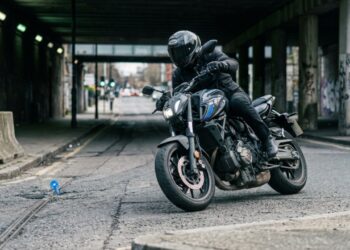 Yamaha MT-07 combina potência, baixo peso e agilidade