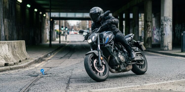 Yamaha MT-07 combina potência, baixo peso e agilidade