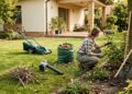 Quanto um jardineiro cobra para recuperar um quintal abandonado e por que poda errada, irrigação ruim e grama mal escolhida podem matar o jardim