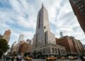 Com mais de 380 metros de altura, o Empire State Building foi erguido em pouco mais de um ano durante uma das maiores corridas da engenharia americana