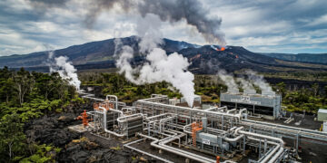 O calor escondido sob o vulcão Kilauea volta ao radar do Havaí como uma usina natural capaz de gerar energia limpa em meio a campos de lava ativos