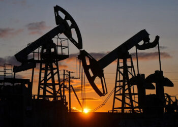 Morning Call: Petróleo avança pelo 3º pregão consecutivo em meio a ameaças do Irã de fechar rotas de exportação