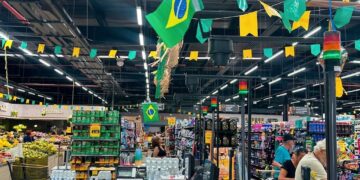 Copa do Mundo impulsiona vendas de supermercados em junho, aponta Stone